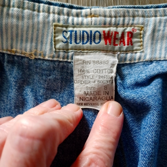 Studio Wear Denim Shorts with Pleats and Elastic Waist Band in Back  ** EUC ** - Picture 3 of 3